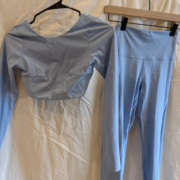 Manola Set | Long Sleeve Crop & Legging - Picture 4 of 7